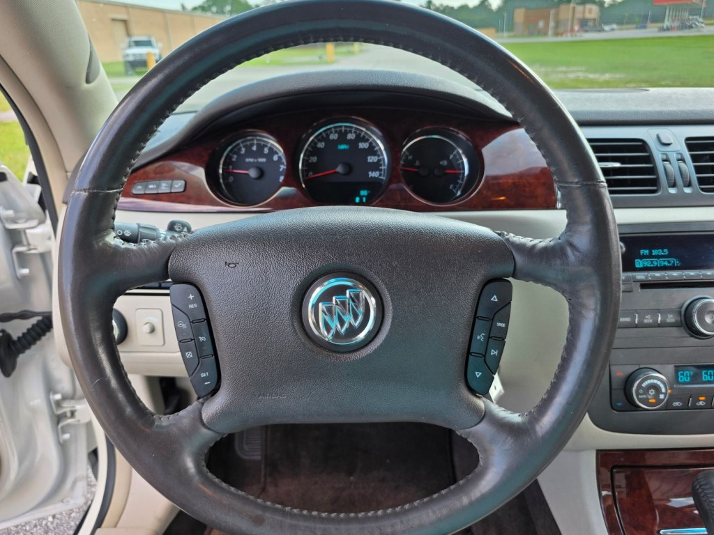 2007 Buick Lucerne Image 17