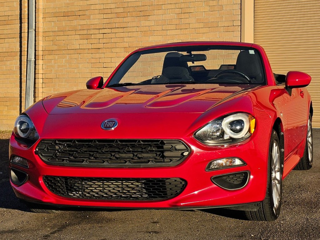 2019 FIAT 124 Spider Image 2