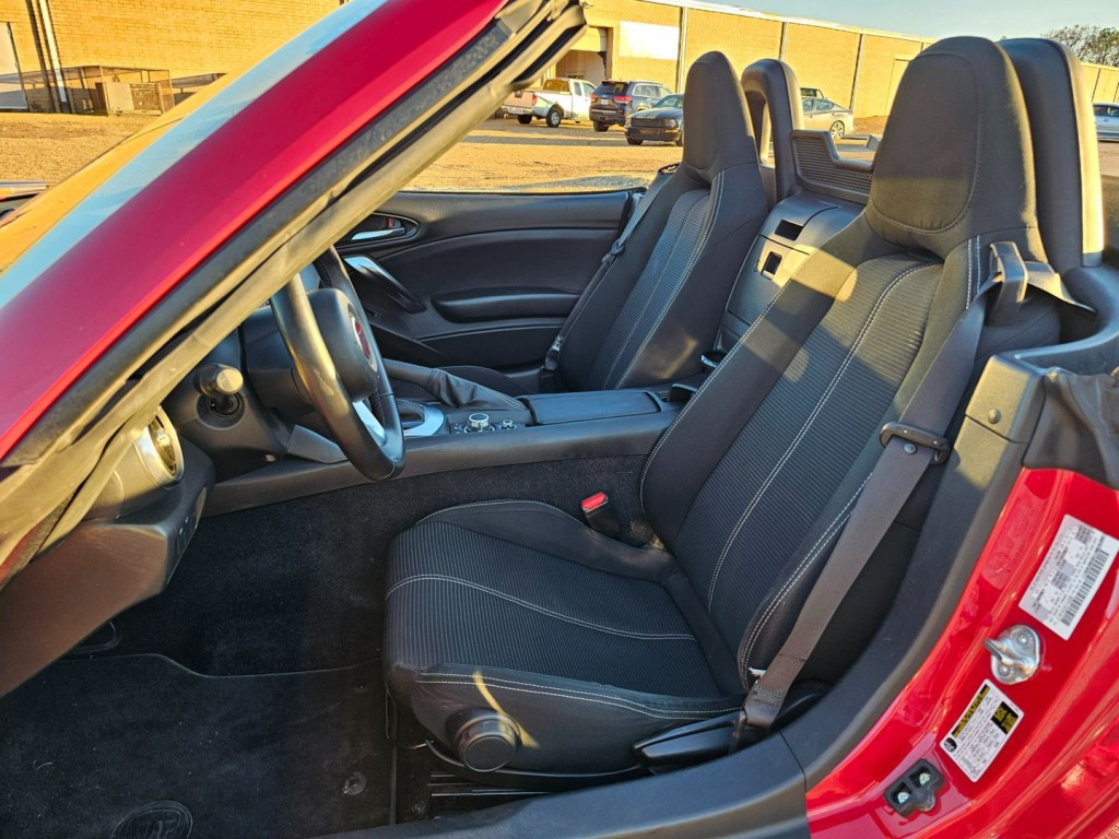 2019 FIAT 124 Spider Image 16