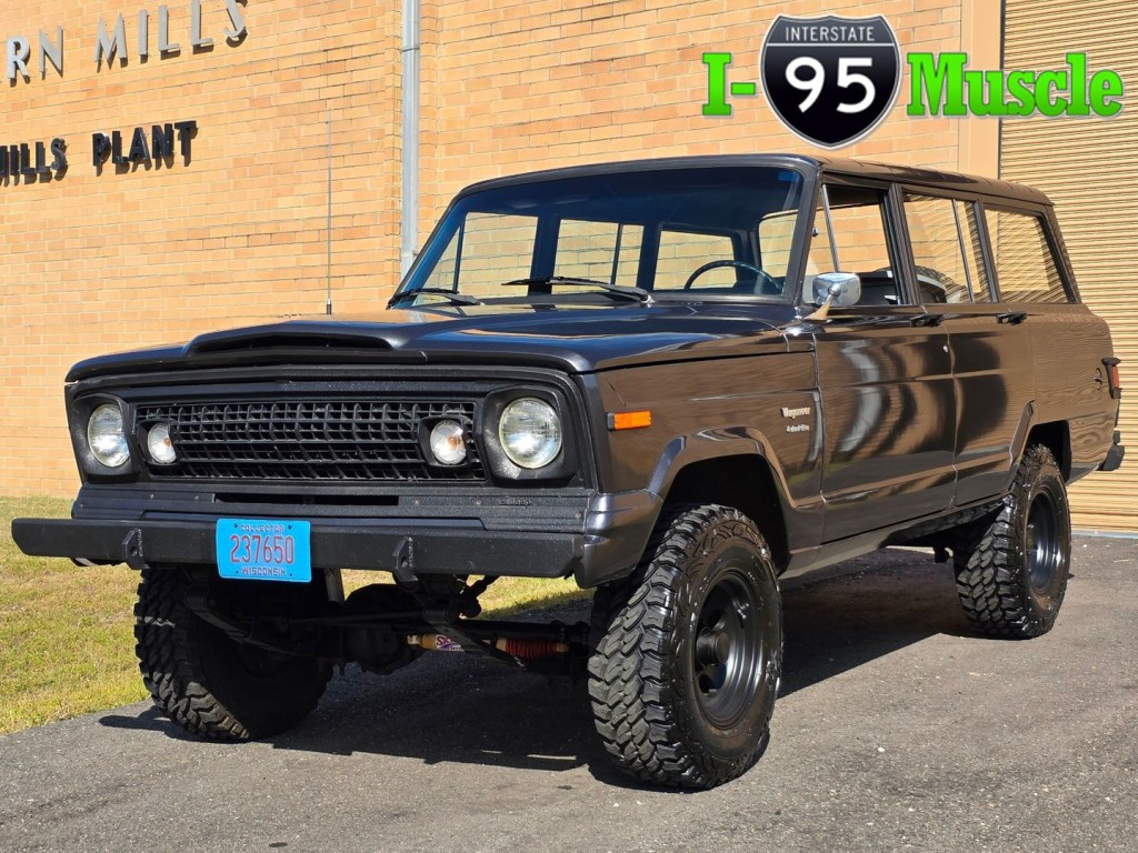 1974 Jeep Wagoneer Image 1
