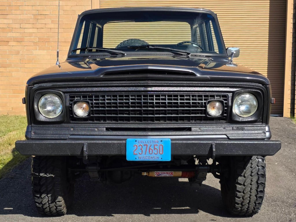 1974 Jeep Wagoneer Image 3