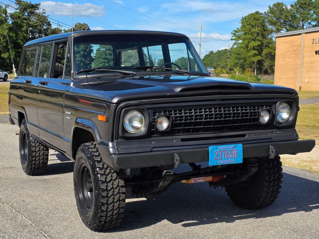 1974 Jeep Wagoneer Image 4