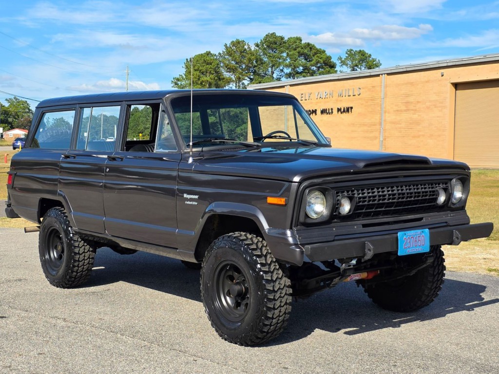 1974 Jeep Wagoneer Image 5