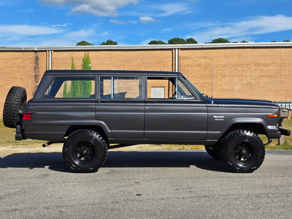1974 Jeep Wagoneer Image 6