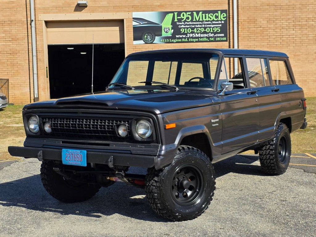 1974 Jeep Wagoneer Image 13