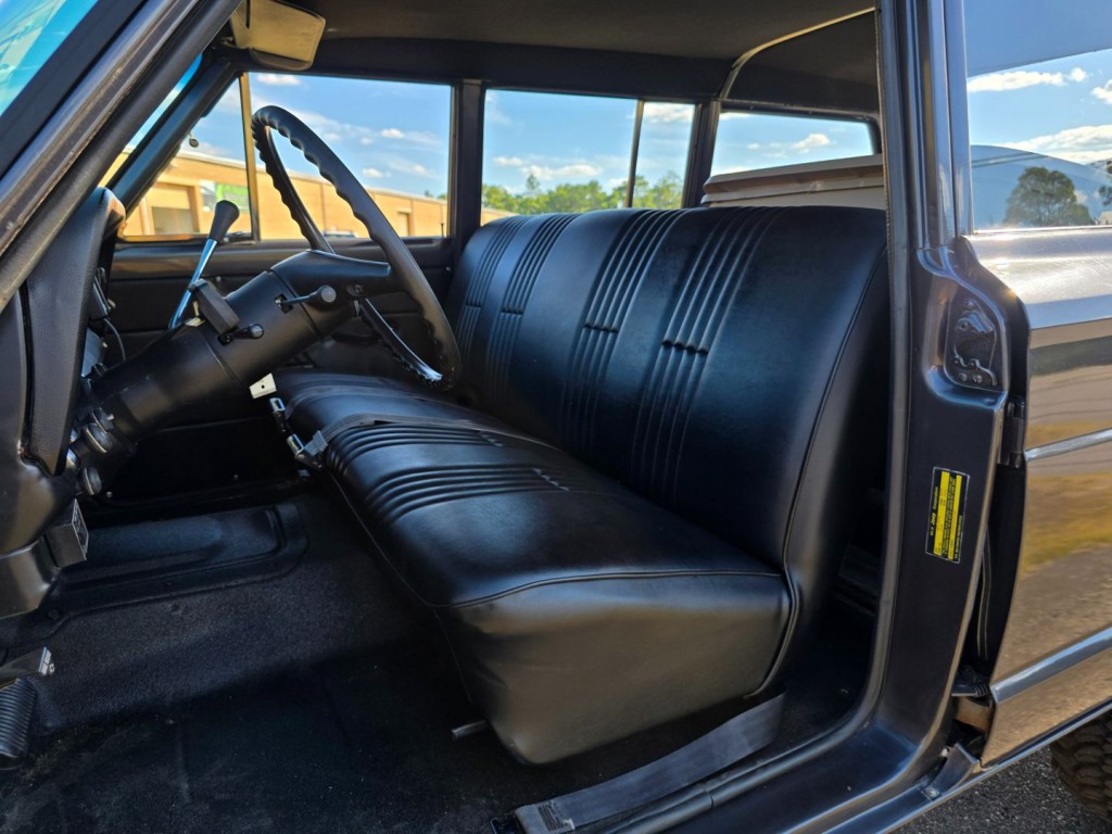 1974 Jeep Wagoneer Image 14