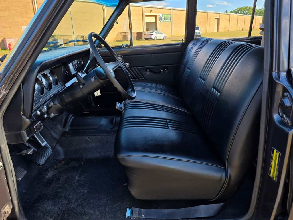 1974 Jeep Wagoneer Image 15