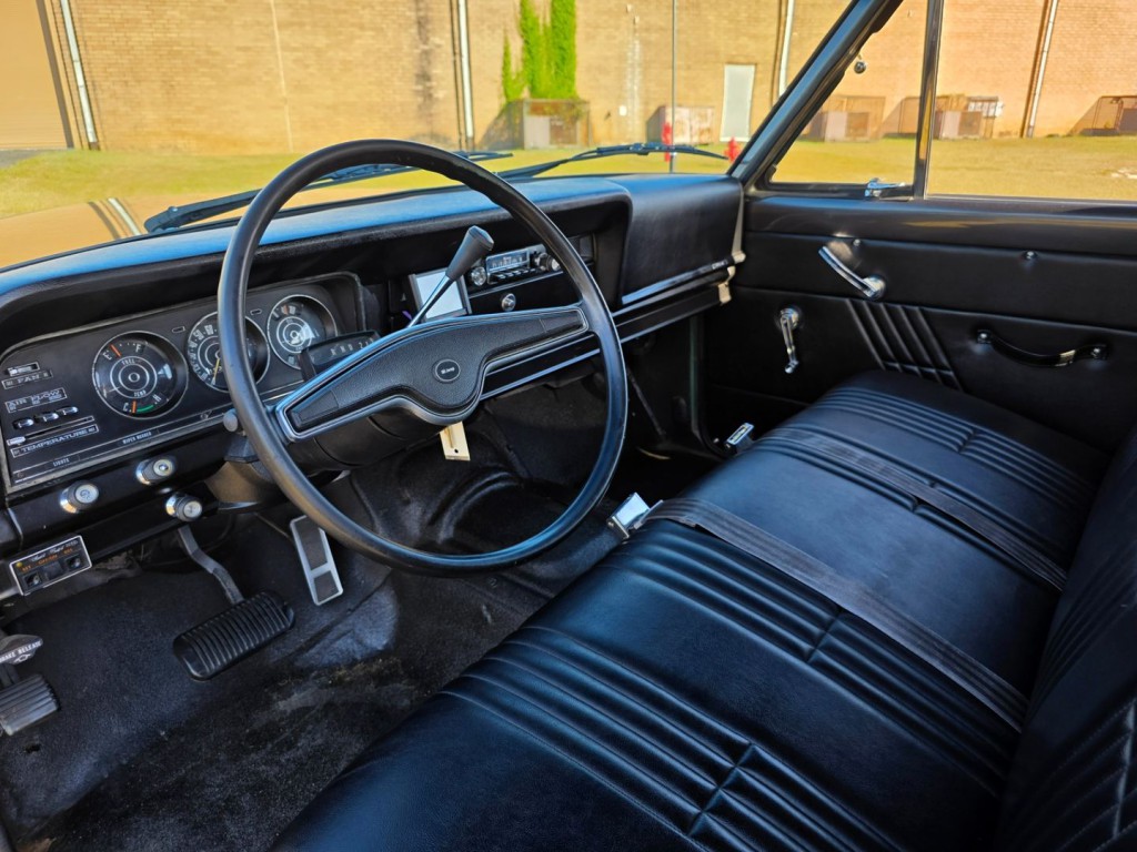 1974 Jeep Wagoneer Image 16