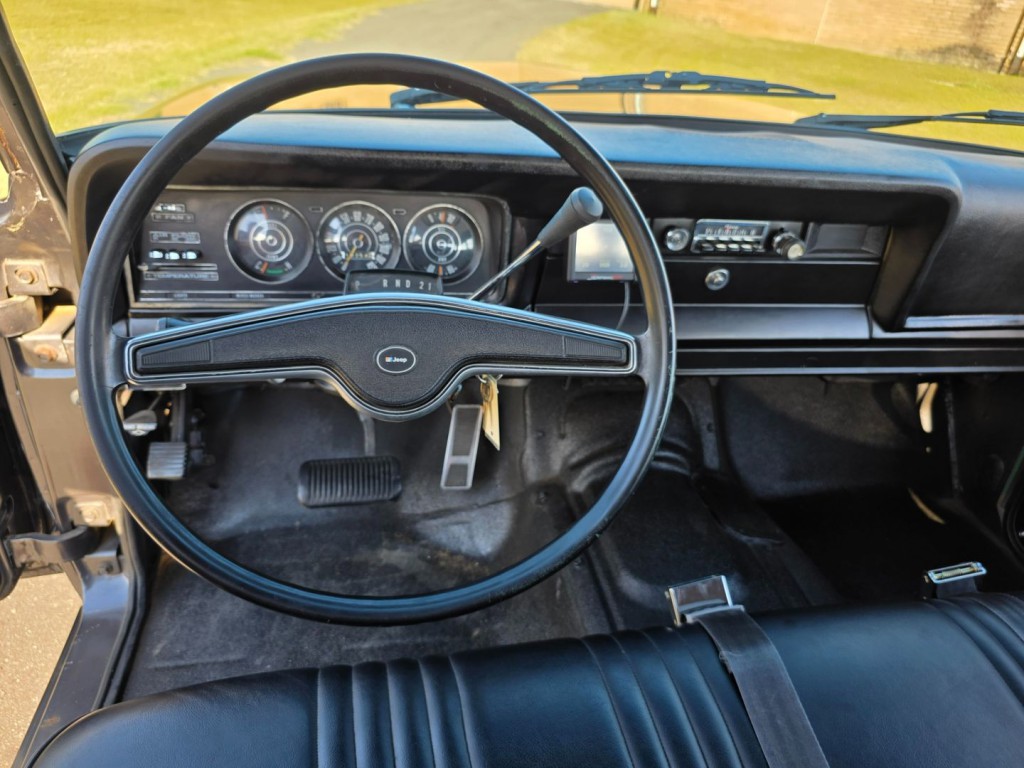 1974 Jeep Wagoneer Image 17