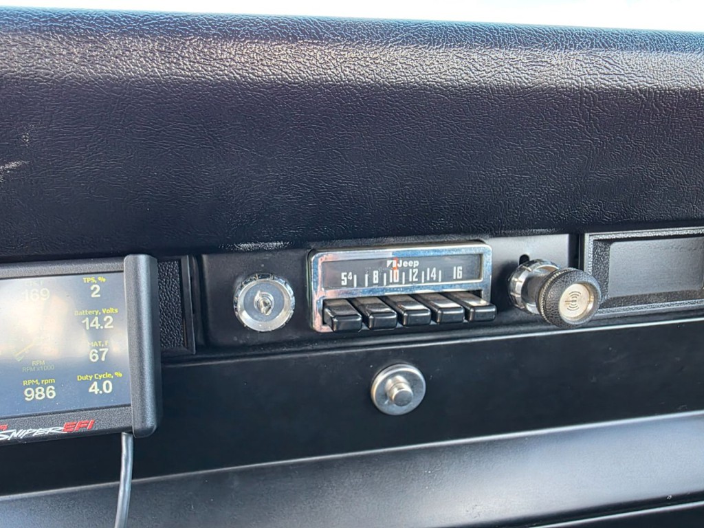 1974 Jeep Wagoneer Image 21