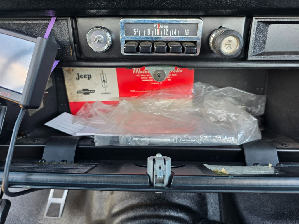 1974 Jeep Wagoneer Image 22