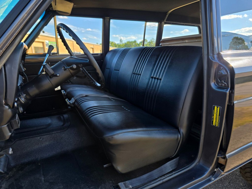 1974 Jeep Wagoneer Image 23