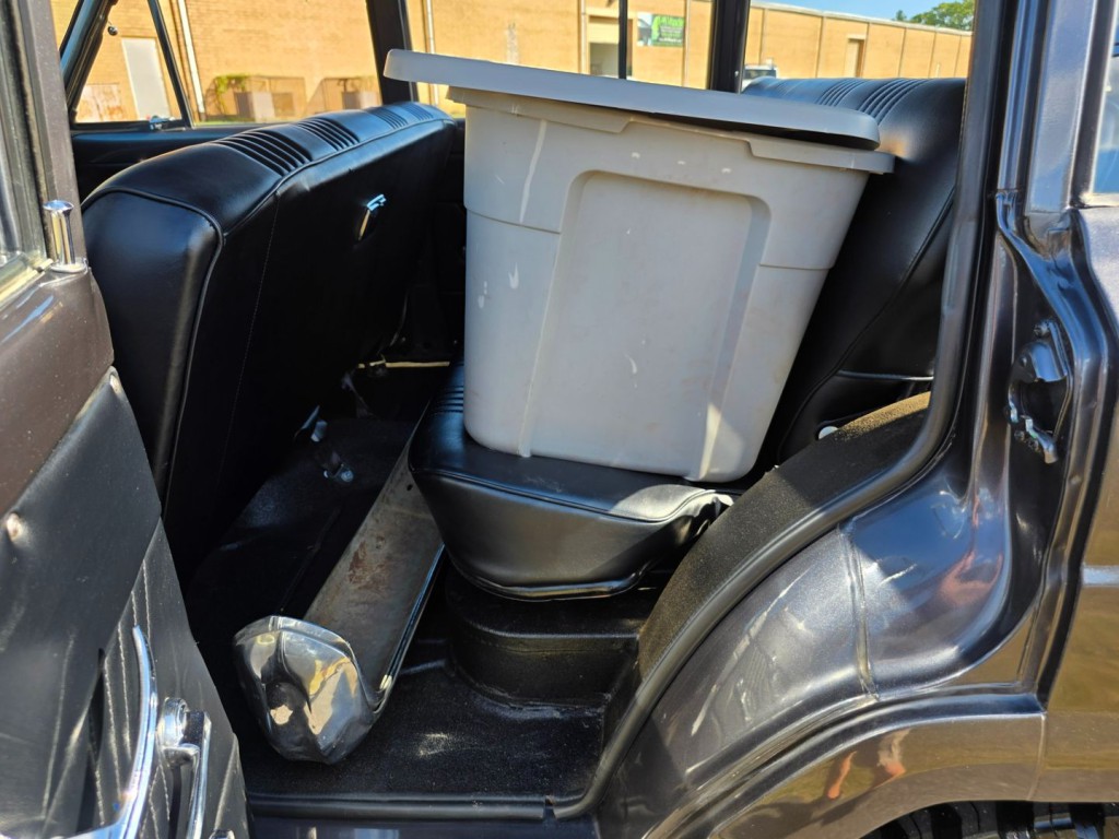 1974 Jeep Wagoneer Image 24