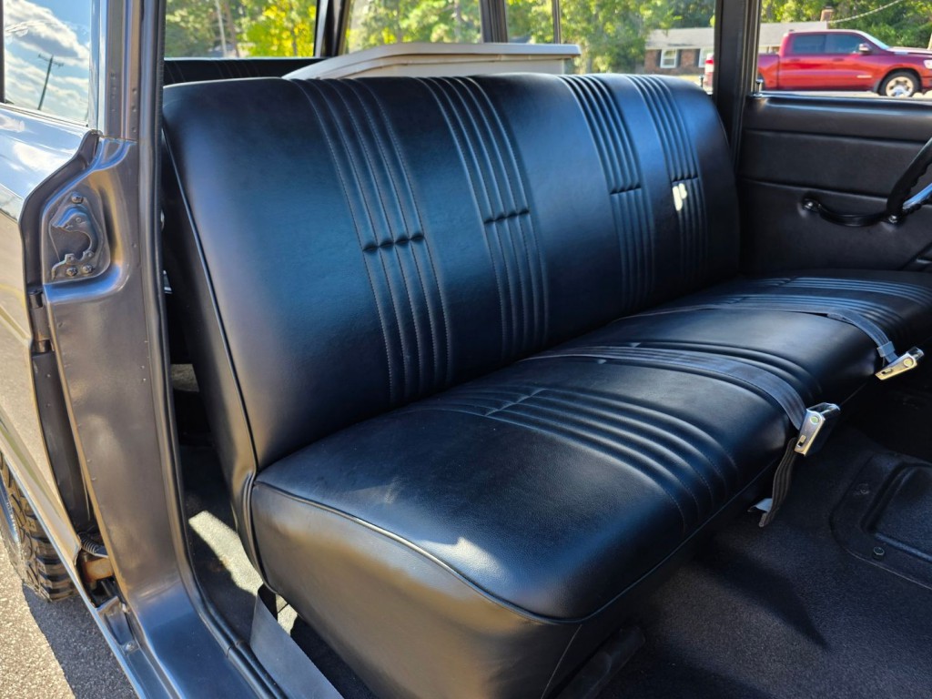 1974 Jeep Wagoneer Image 27