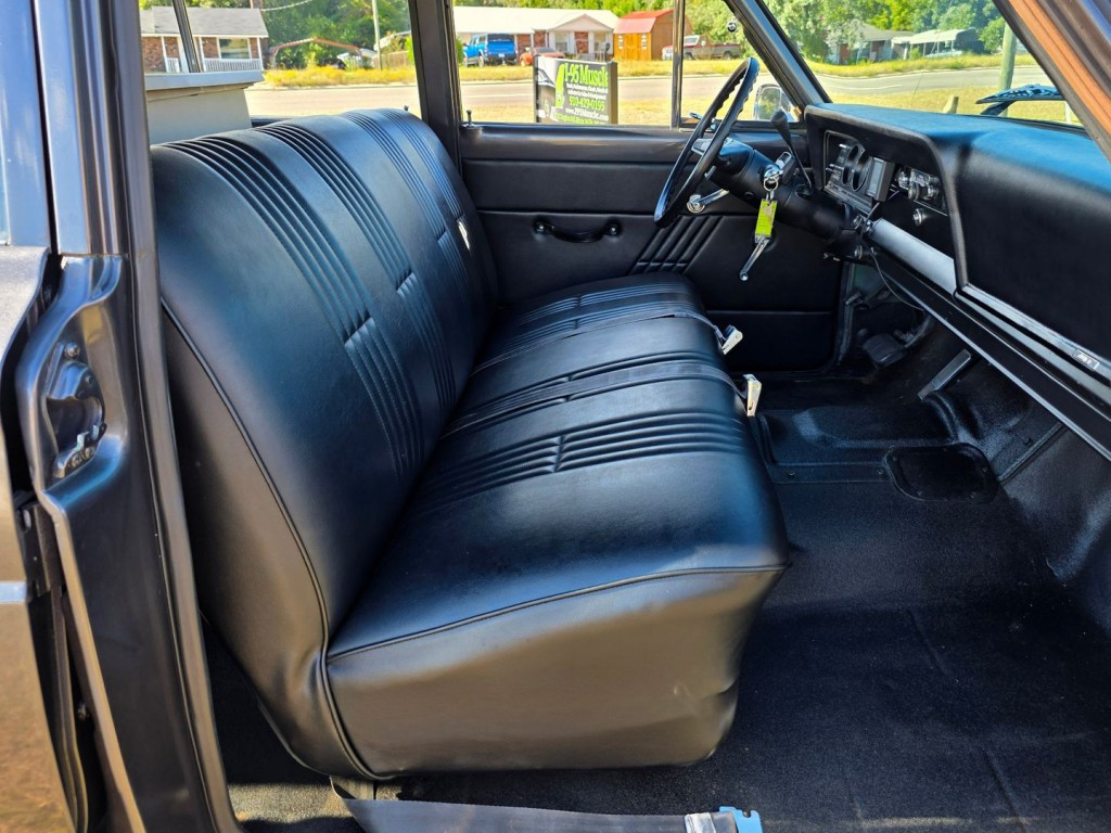 1974 Jeep Wagoneer Image 28