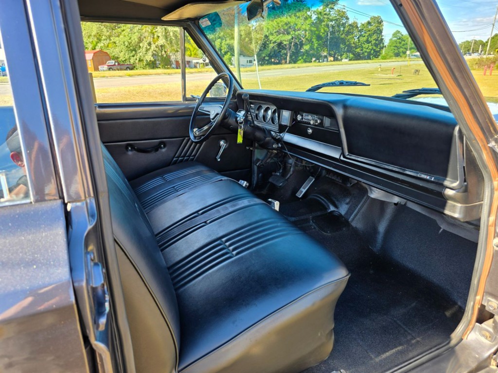 1974 Jeep Wagoneer Image 29