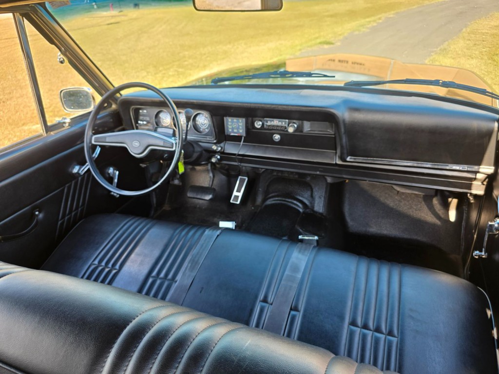 1974 Jeep Wagoneer Image 30