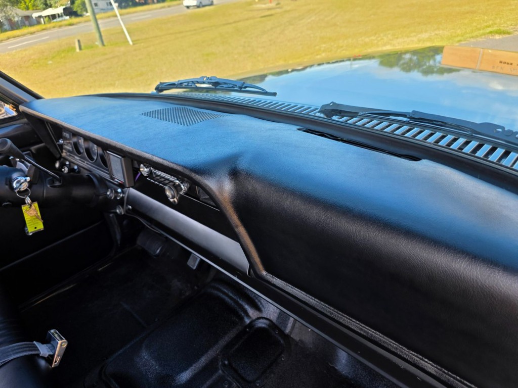 1974 Jeep Wagoneer Image 31