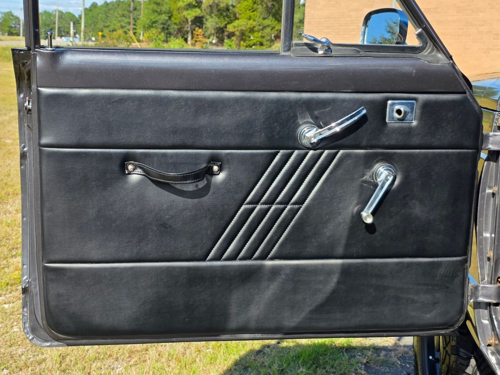 1974 Jeep Wagoneer Image 35