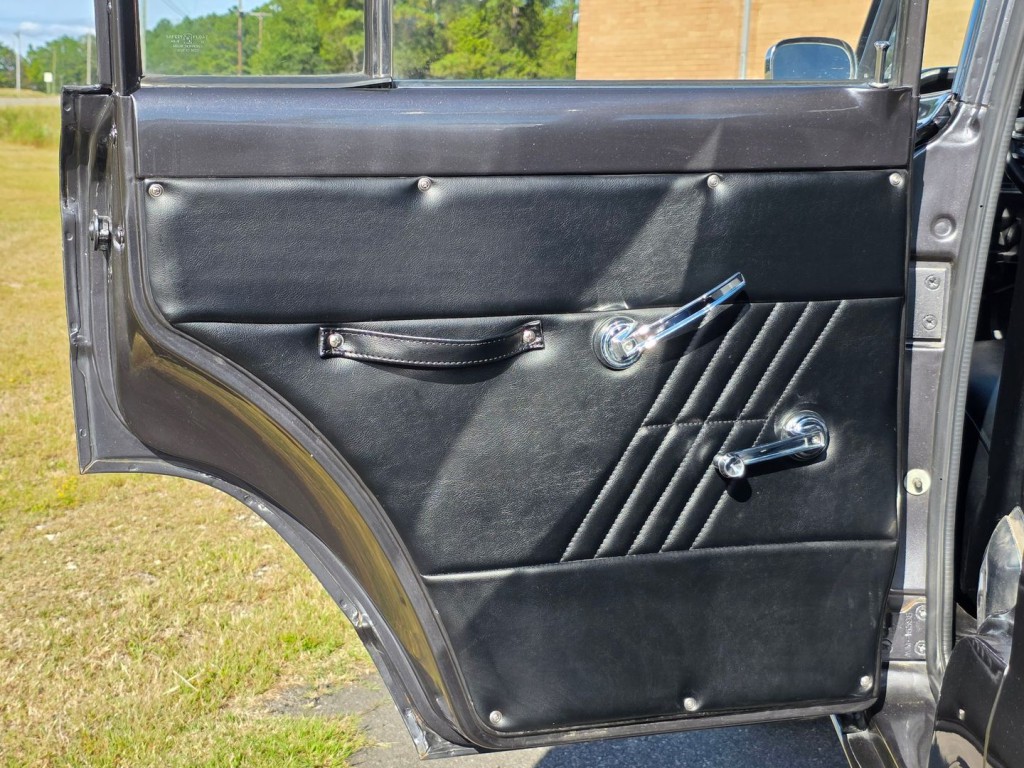 1974 Jeep Wagoneer Image 37