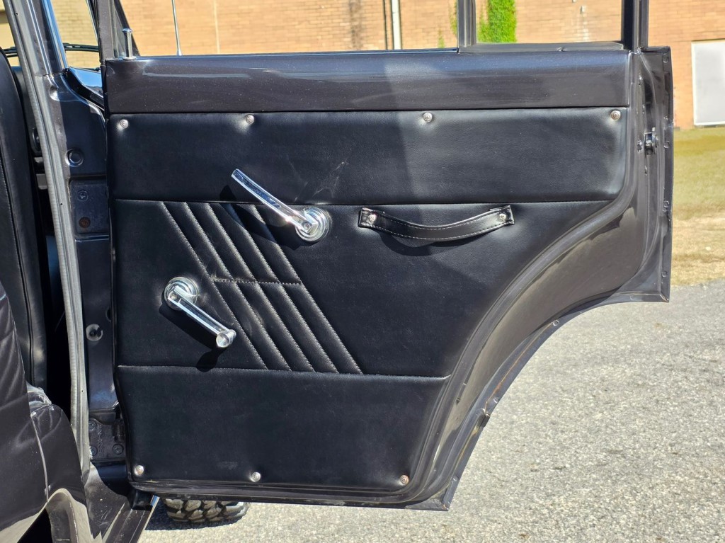 1974 Jeep Wagoneer Image 38