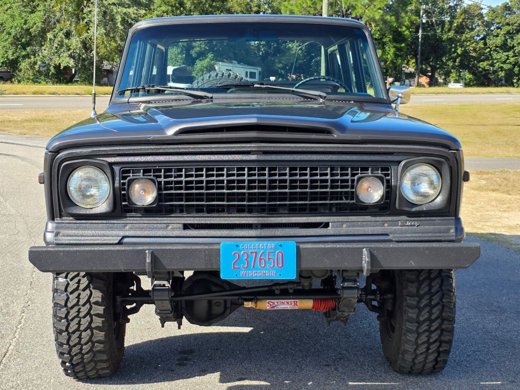 1974 Jeep Wagoneer Image 39