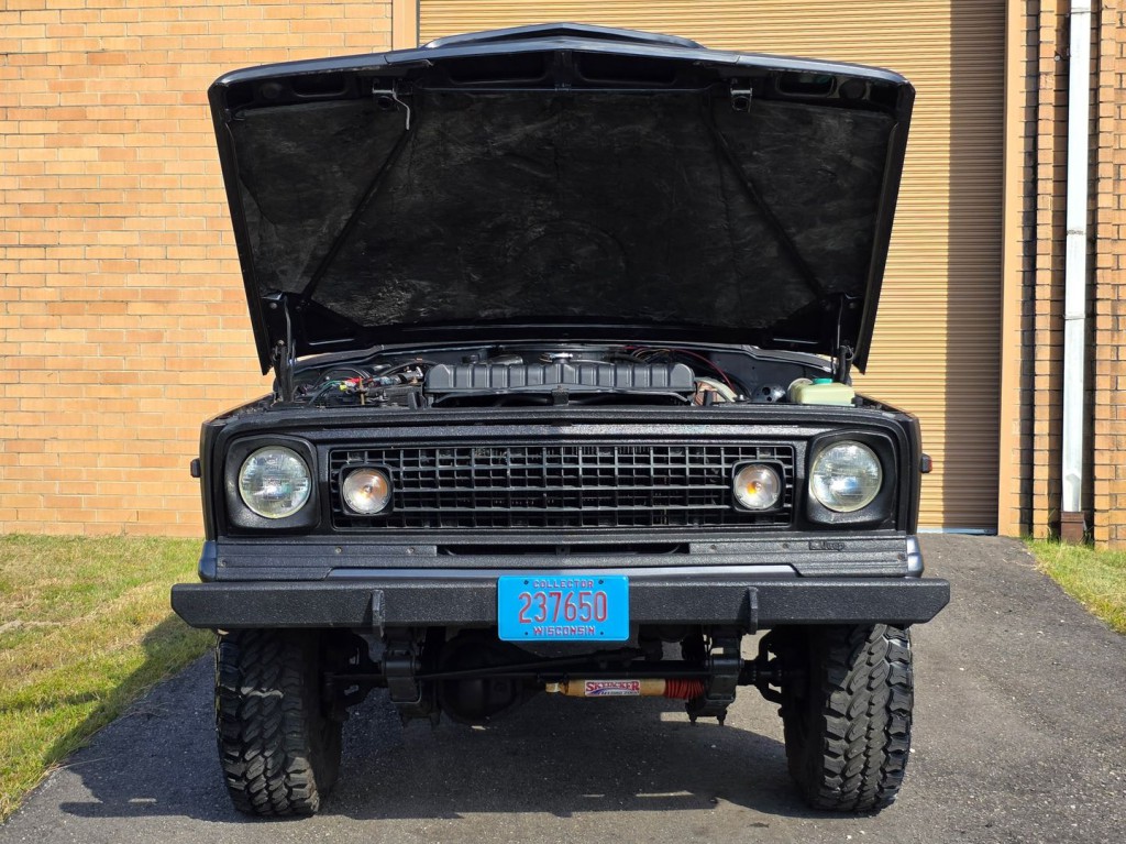 1974 Jeep Wagoneer Image 40