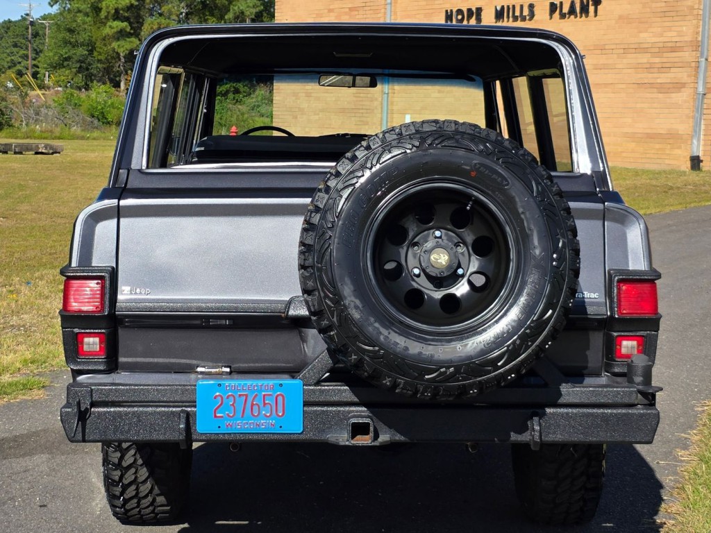 1974 Jeep Wagoneer Image 45