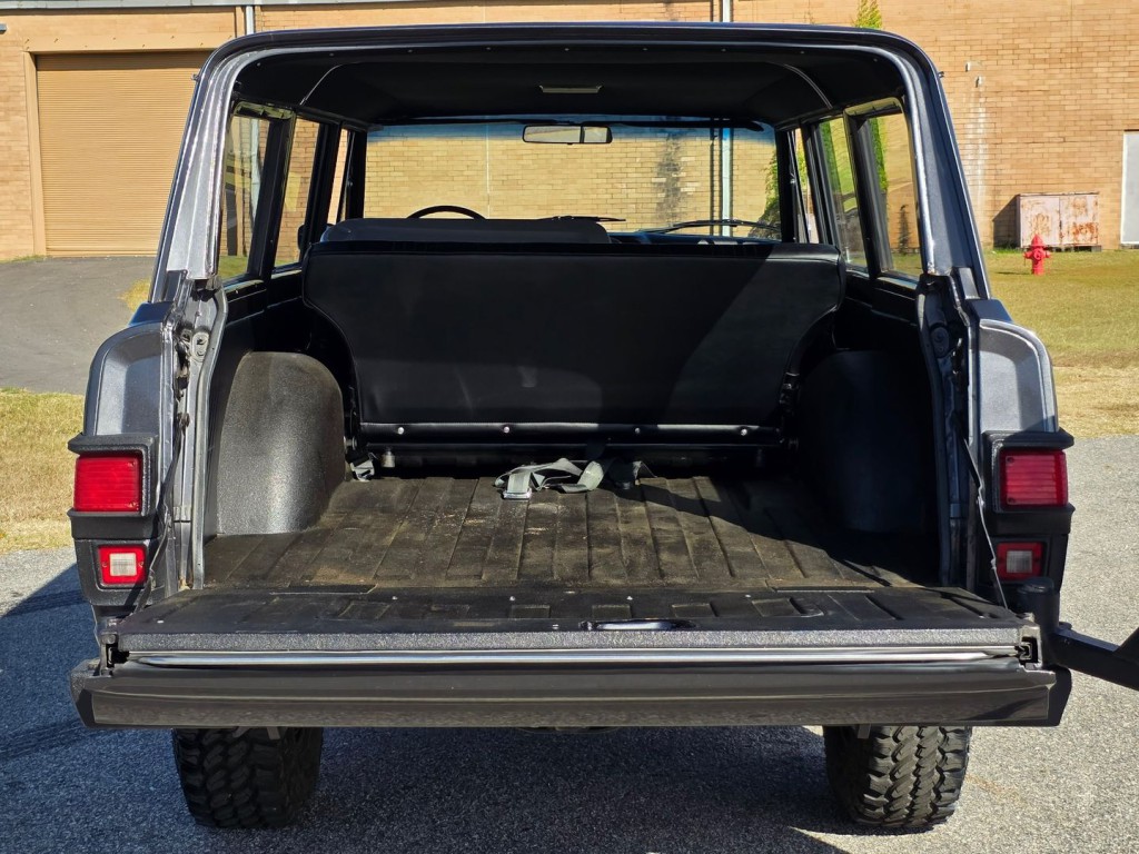 1974 Jeep Wagoneer Image 47