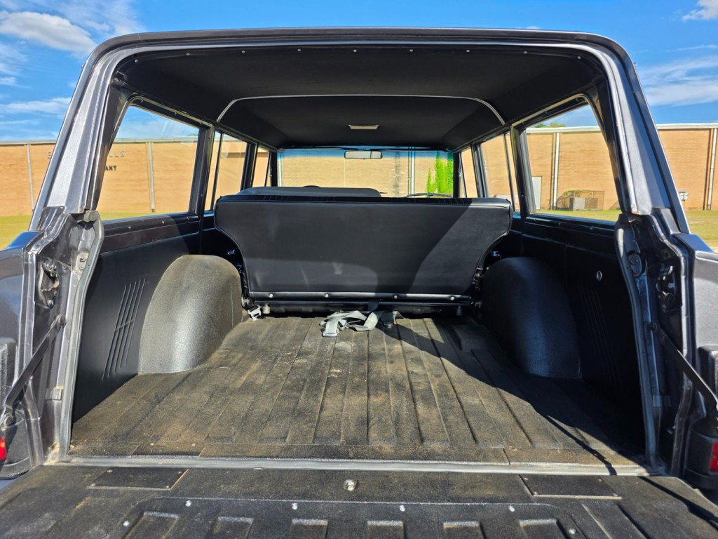 1974 Jeep Wagoneer Image 49