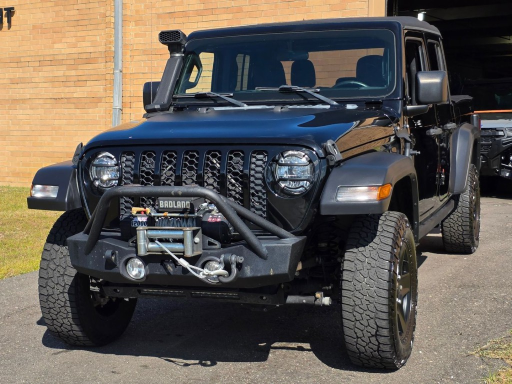 2020 Jeep Gladiator Image 2