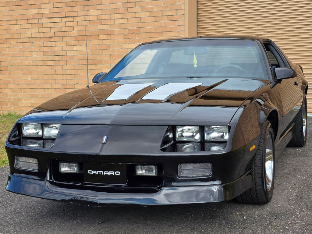 1989 Chevrolet Camaro Image 2