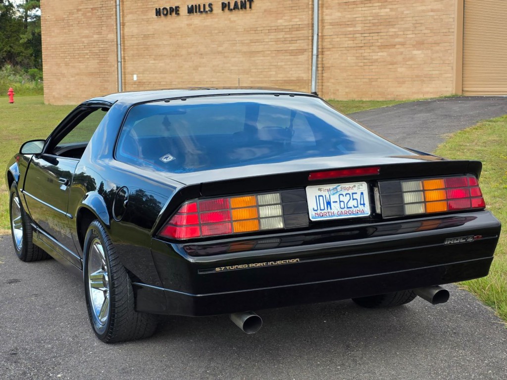 1989 Chevrolet Camaro Image 10