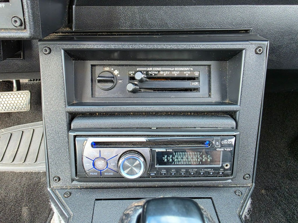 1989 Chevrolet Camaro Image 20