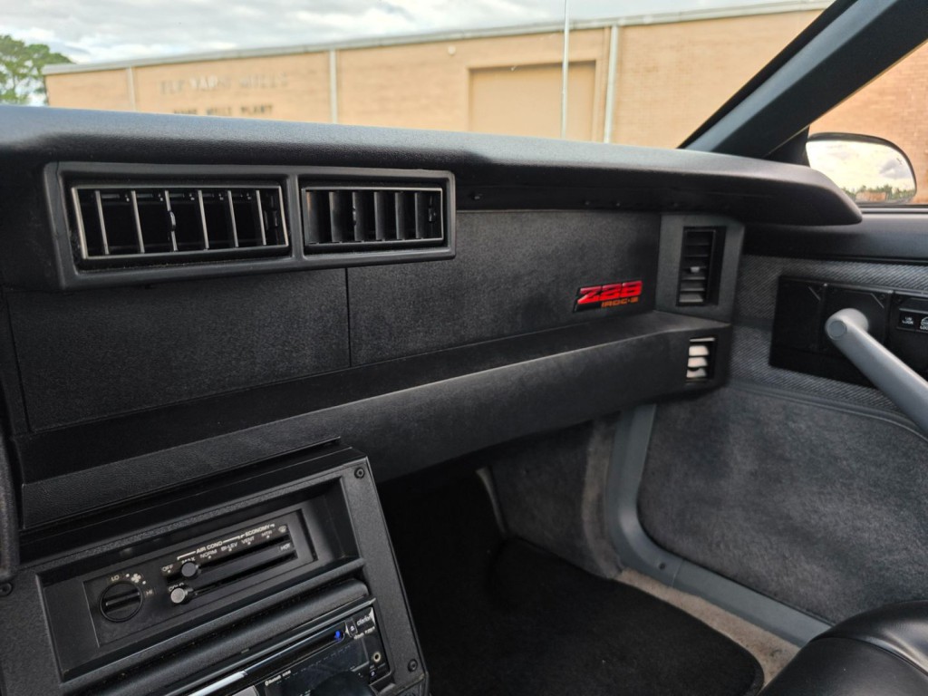 1989 Chevrolet Camaro Image 21