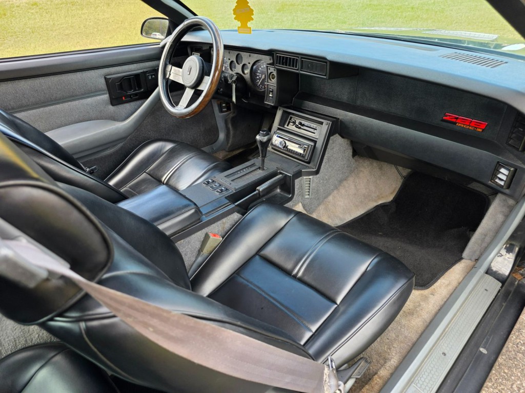 1989 Chevrolet Camaro Image 30