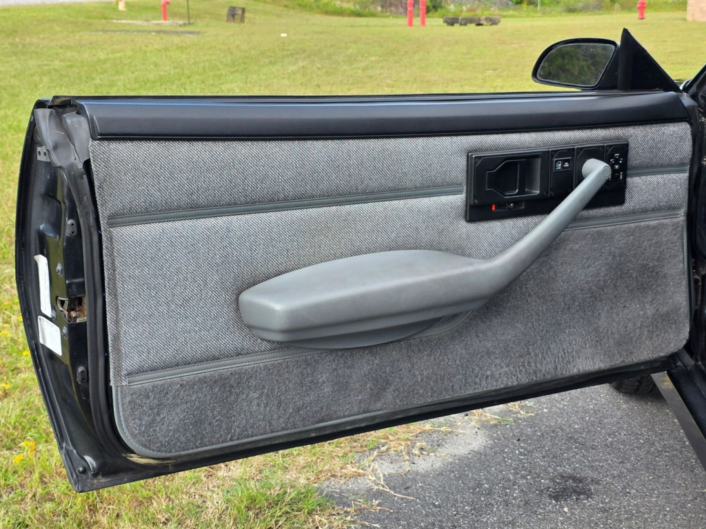 1989 Chevrolet Camaro Image 36