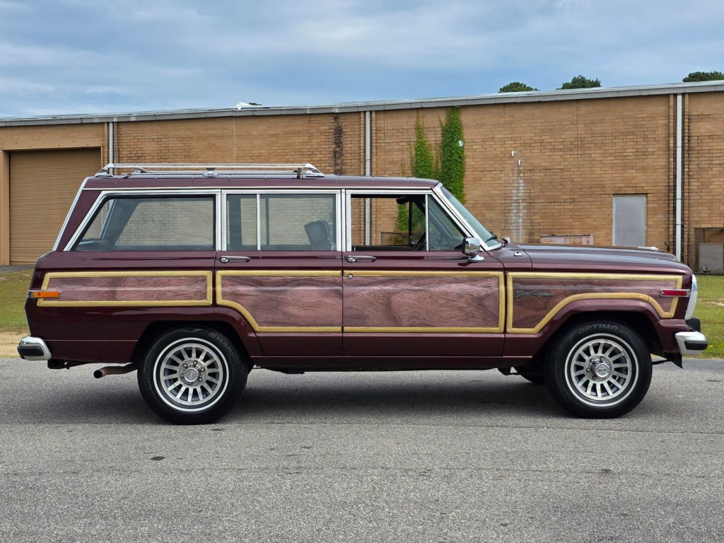 1987 Jeep Grand Cherokee Image 6