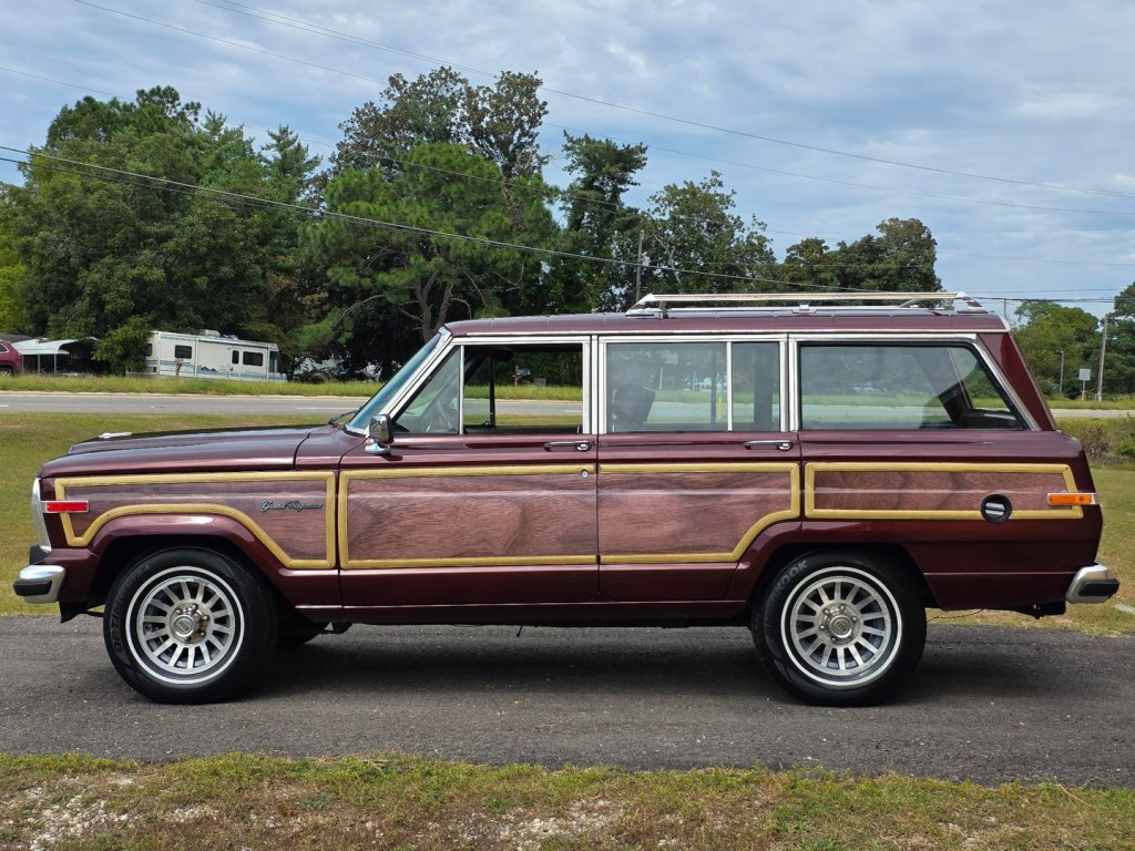 1987 Jeep Grand Cherokee Image 12