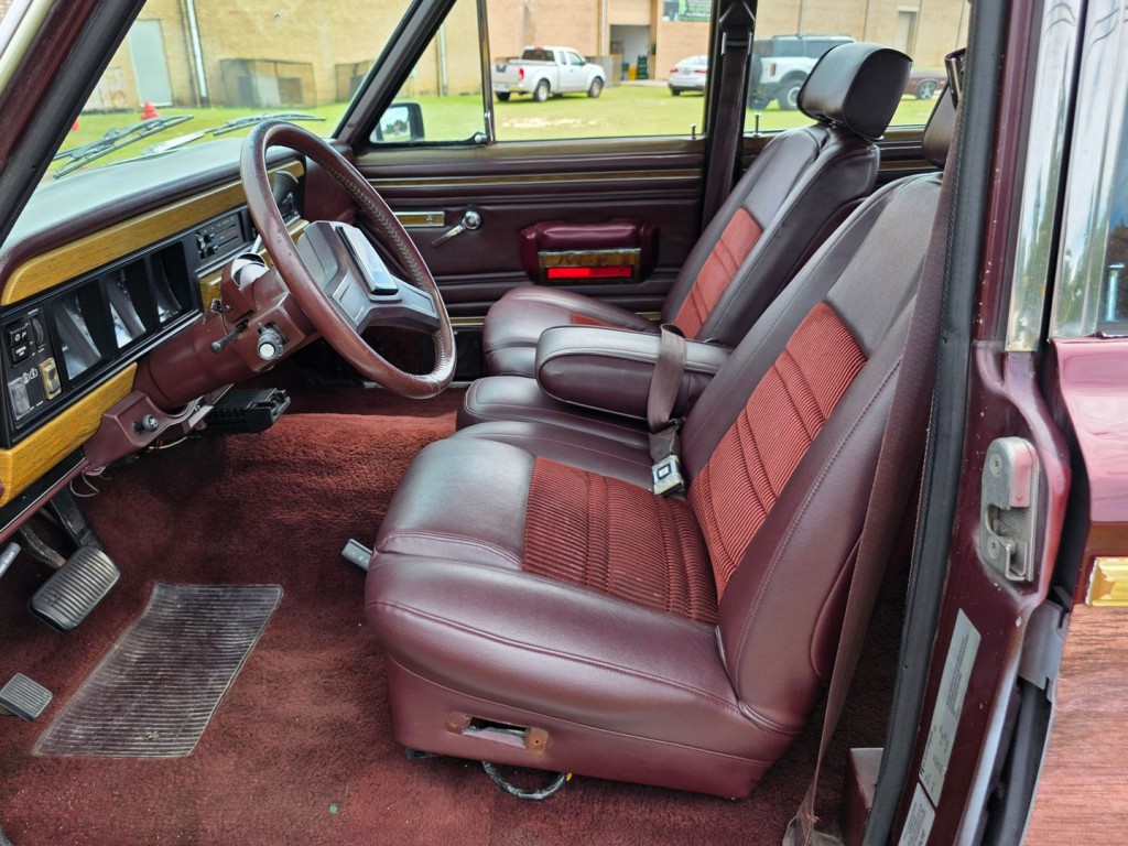 1987 Jeep Grand Cherokee Image 15