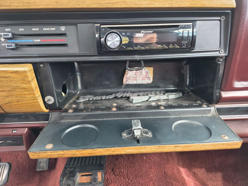 1987 Jeep Grand Cherokee Image 21