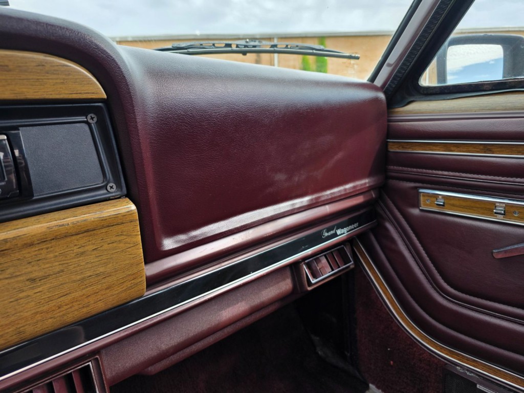 1987 Jeep Grand Cherokee Image 22
