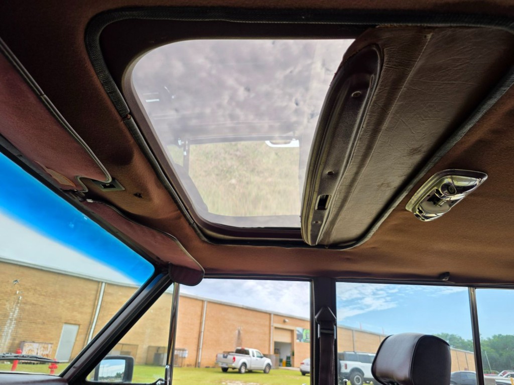 1987 Jeep Grand Cherokee Image 34