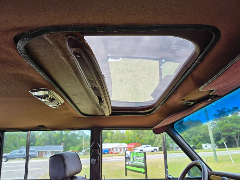 1987 Jeep Grand Cherokee Image 35