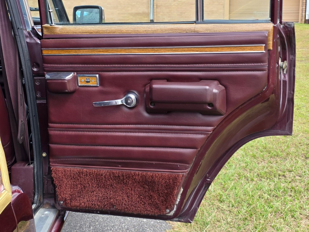 1987 Jeep Grand Cherokee Image 39
