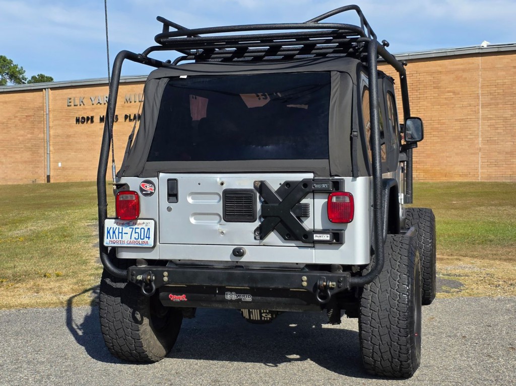 2003 Jeep Wrangler Image 8