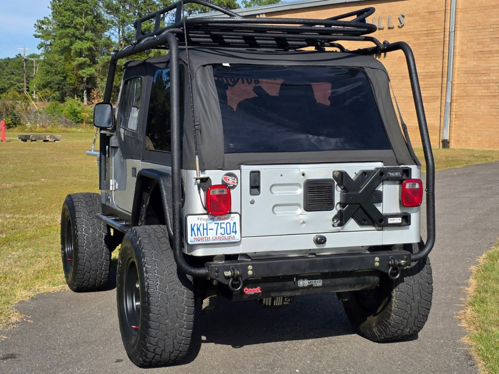 2003 Jeep Wrangler Image 10