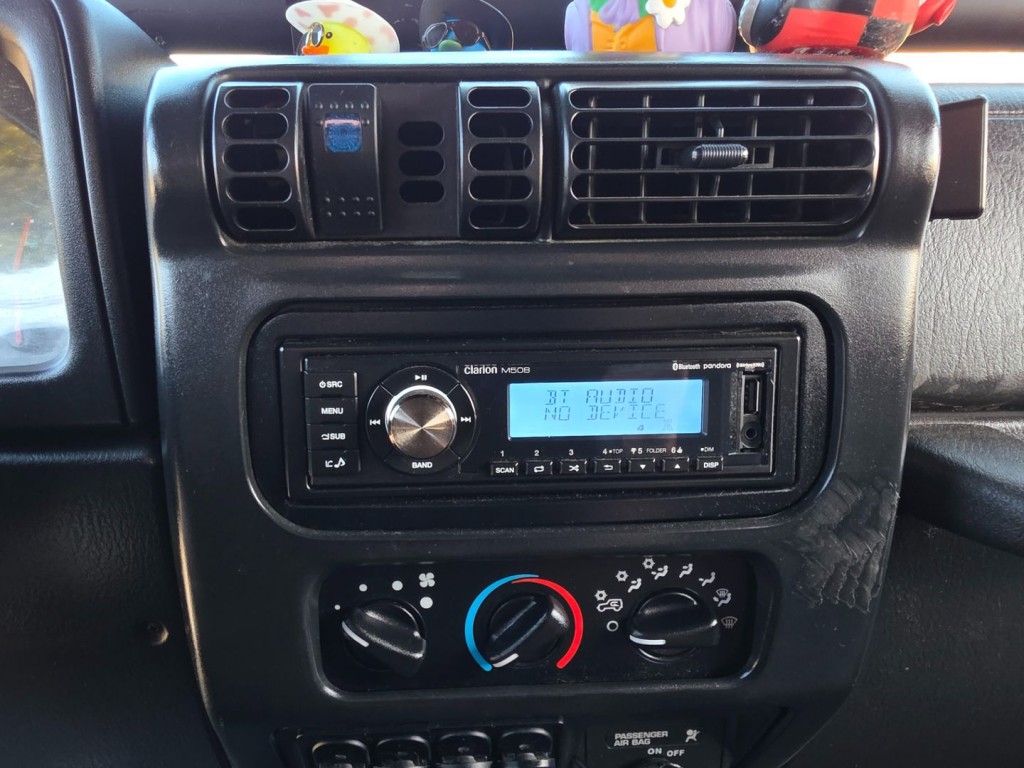 2003 Jeep Wrangler Image 19