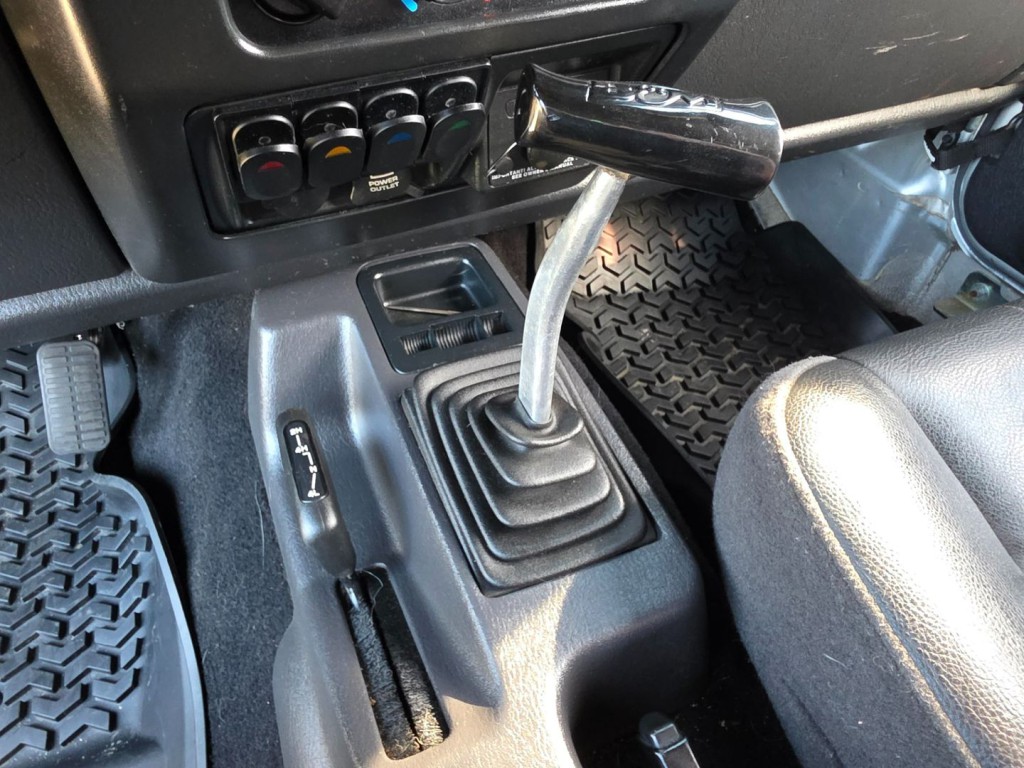 2003 Jeep Wrangler Image 20