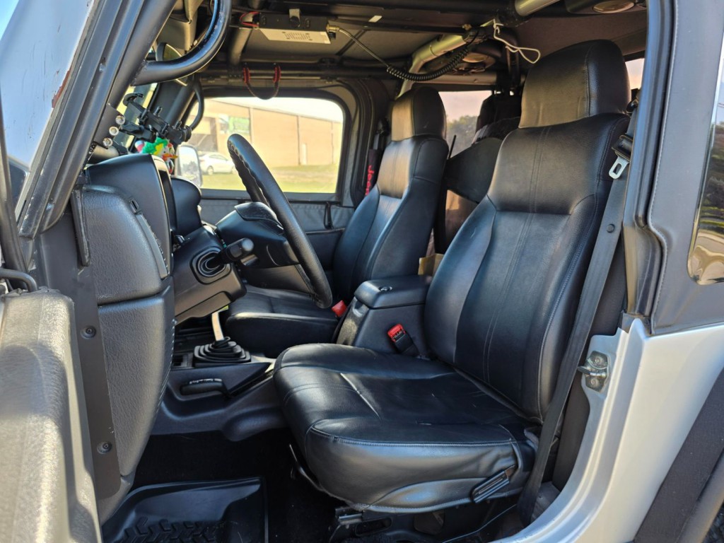 2003 Jeep Wrangler Image 25